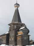 Деревянная пятикупольная церковь в Нёноксе