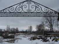 Перед храмом